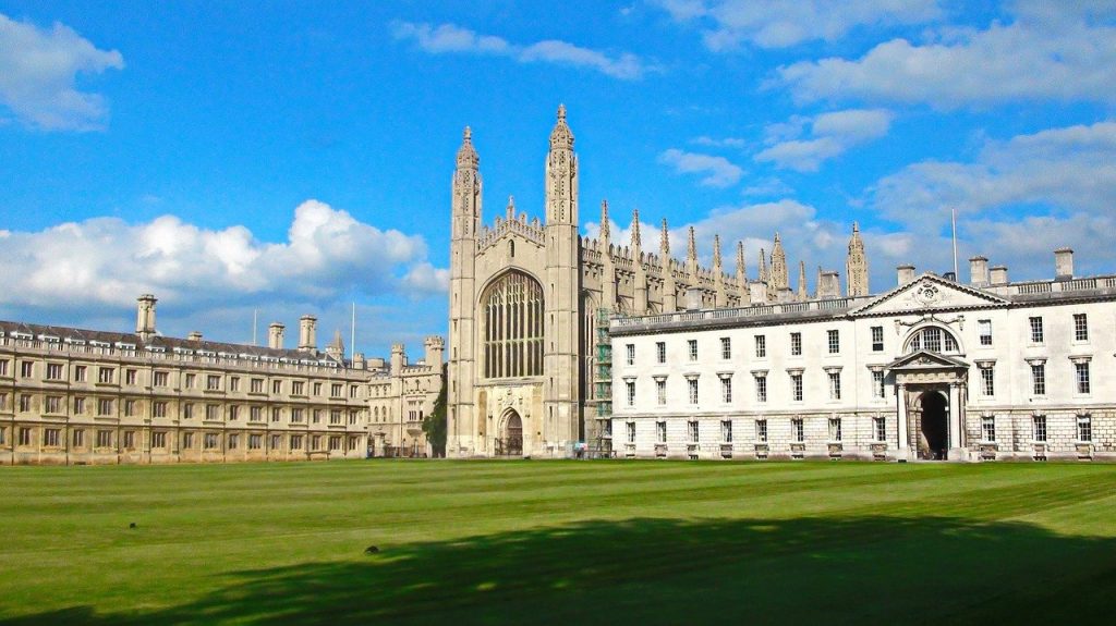 Cambridge University in Hindi