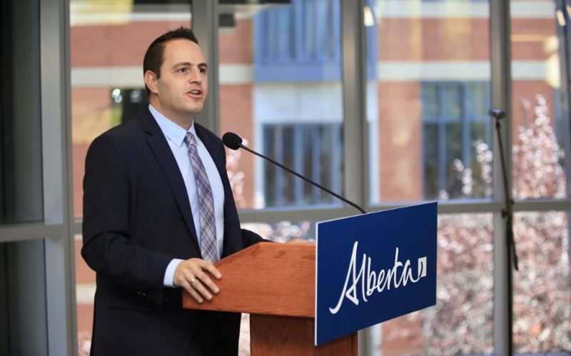 Alberta govt to establish non-profit group to attract International Students