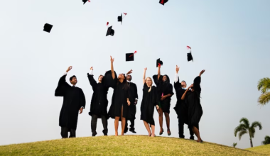 Study Abroad: 5 Scholarships to Study in Europe