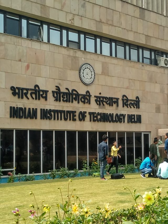 12 वीं के बाद बेस्ट इंजीनियरिंग कॉलेज, जो दिलाएंगे लाखों का सैलरी पैकेज