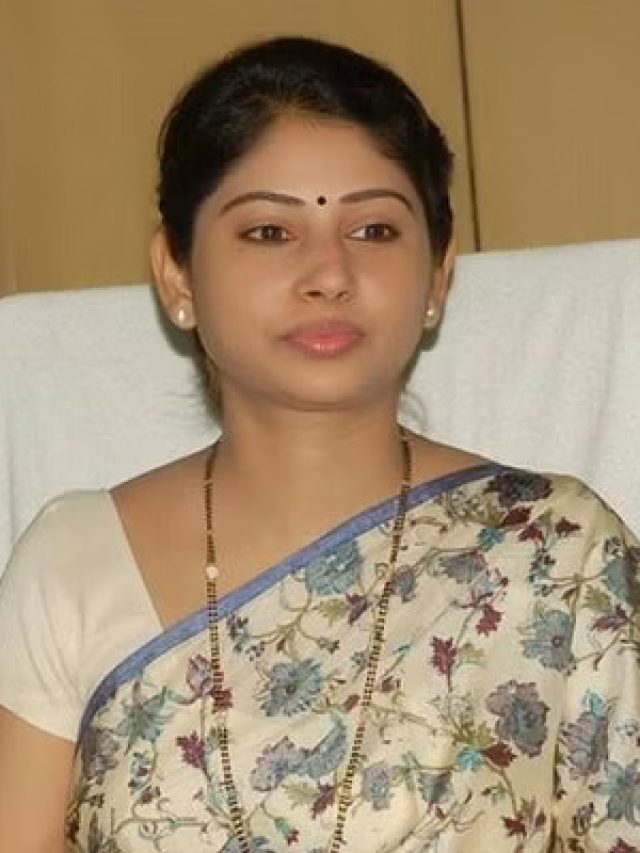 कौन हैं सबसे कम उम्र की महिला IAS अधिकारी स्मिता सभरवाल, जानिये कैसे प्राप्त की थी यूपीएससी में चौथी रैंक